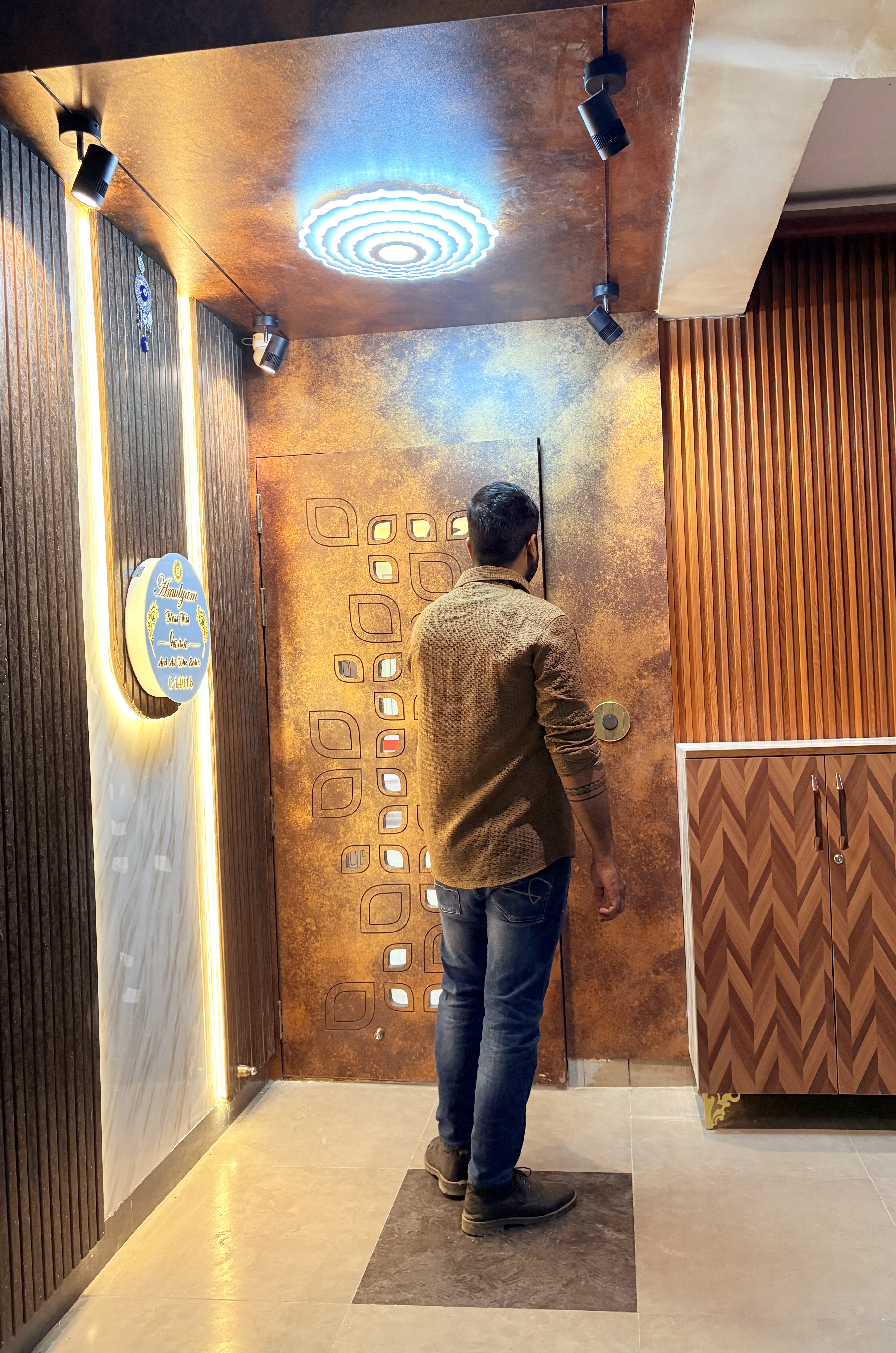 Gaur City interior detail 10