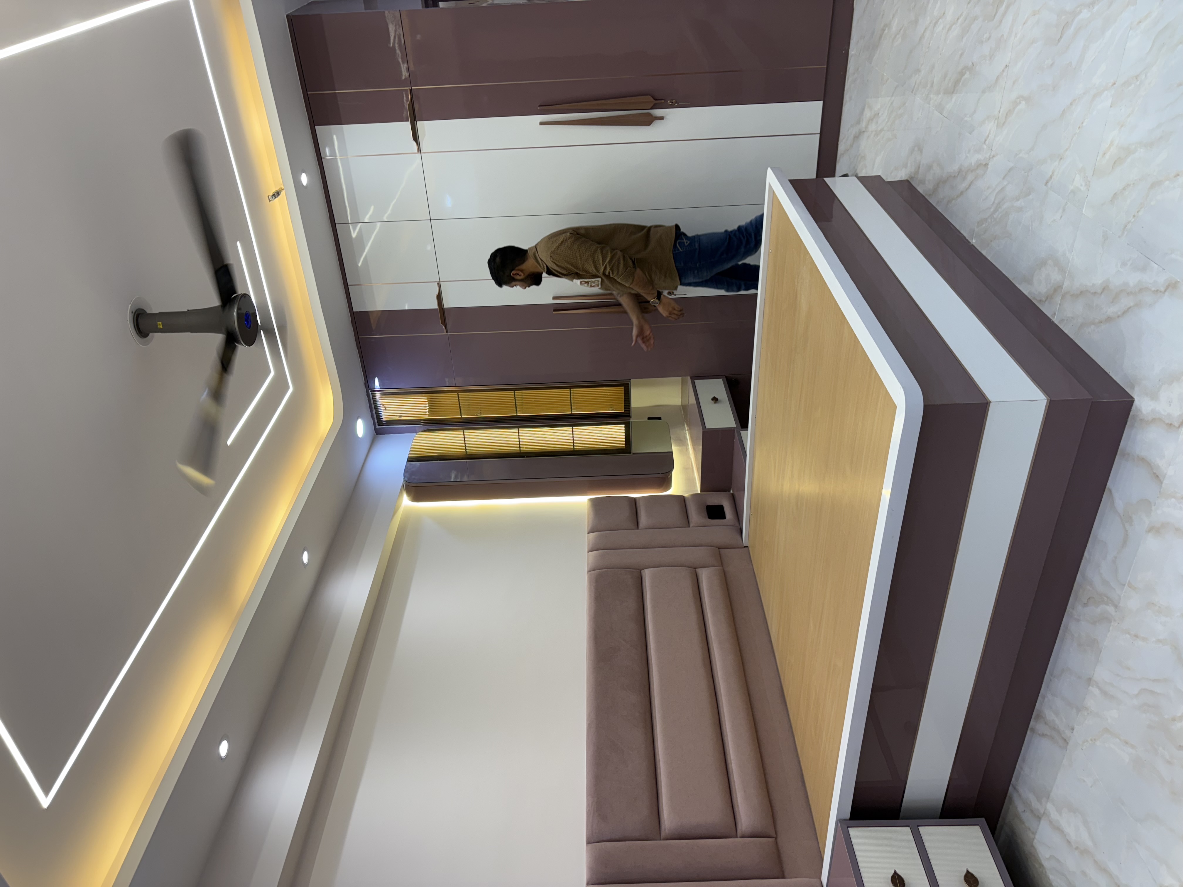 Gaur City interior detail 03